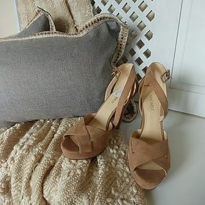 NWOT Nine West Tan Heels